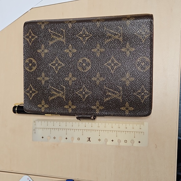 Louis Vuitton agenda - Picture 2 of 13